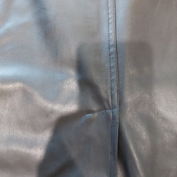 Le Chateau PU Leather Skirt Size 1 - Picture 4 of 6